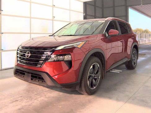 Certified 2025 Nissan Rogue SV w/ SV Premium Package FWD image 2