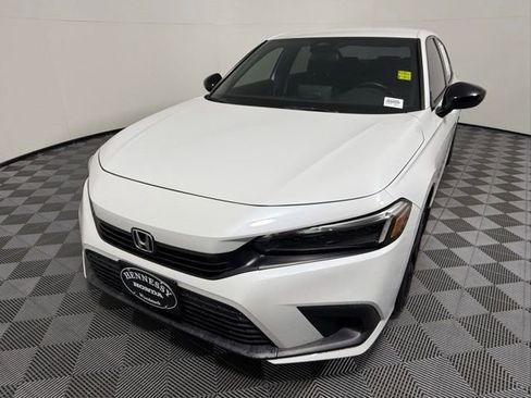 Used 2023 Honda Civic Sport image 2