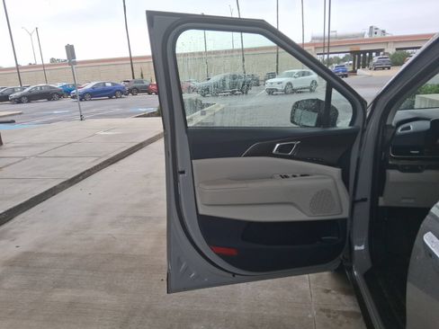 New 2026 Kia Carnival SX w/ SX Dark Edition Package FWD image 20