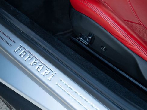 Used 2019 Ferrari Portofino image 35