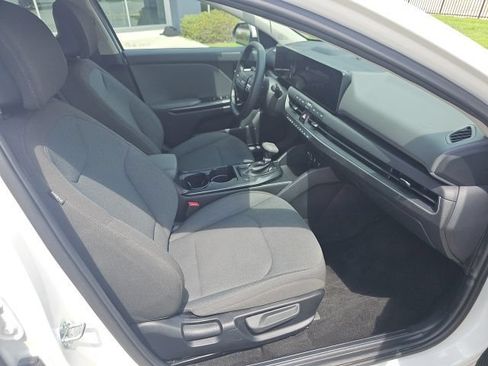 Used 2025 Kia K4 FWD image 21
