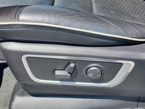 Used 2023 RAM 1500 Laramie AWD/4WD image 6