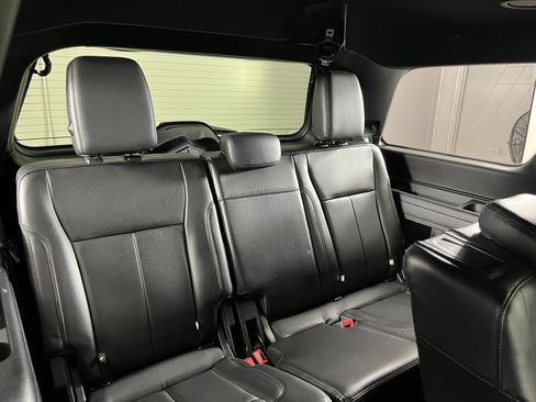 Used 2018 Ford Expedition XLT w/ Equipment Group 201A AWD/4WD image 27