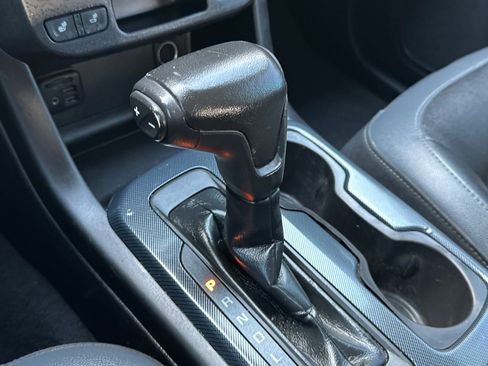 Used 2019 Chevrolet Colorado Z71 AWD/4WD image 32