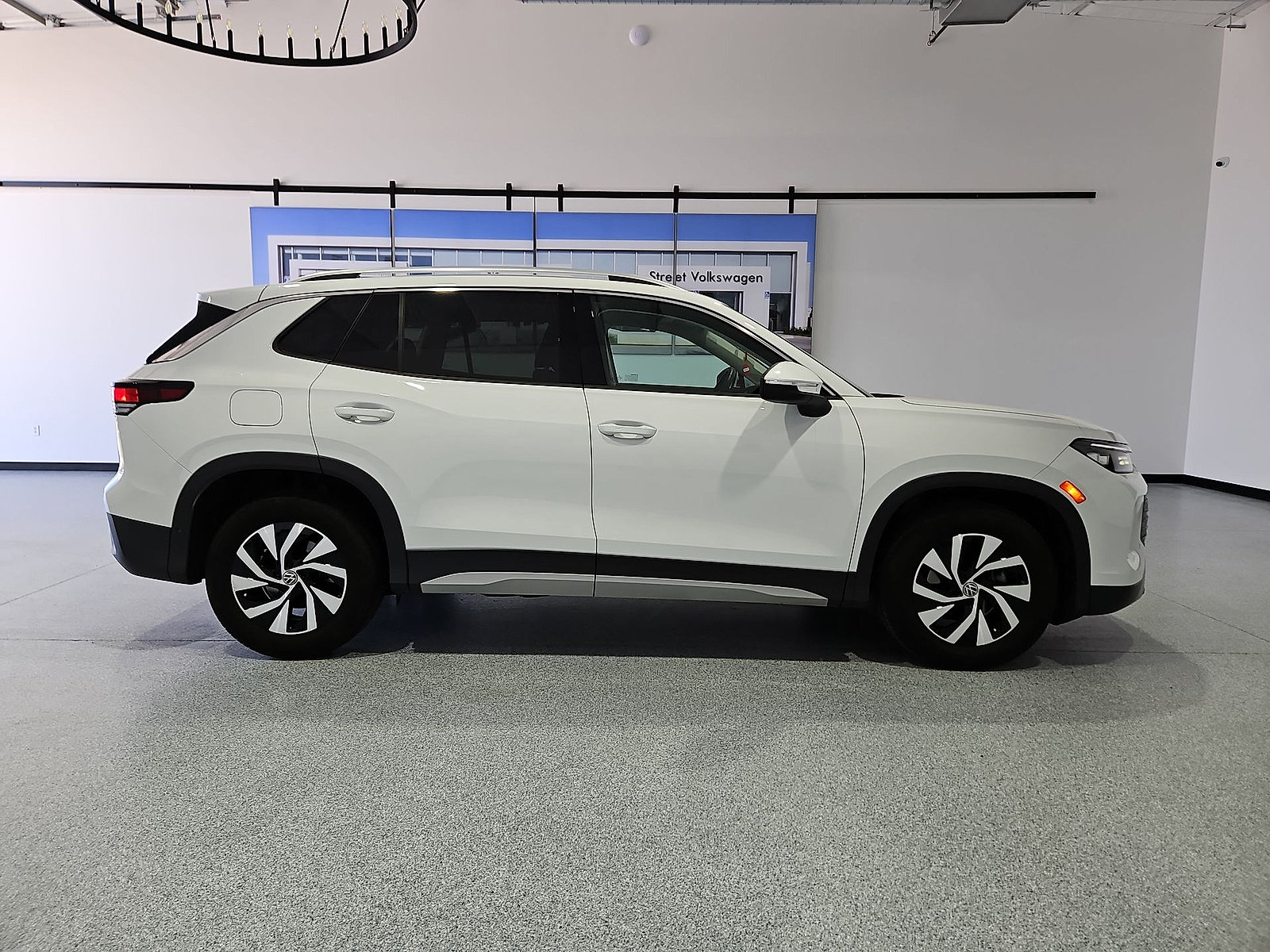Certified 2025 Volkswagen Tiguan S FWD image 9