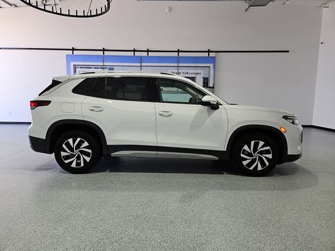 Certified 2025 Volkswagen Tiguan S FWD image 9