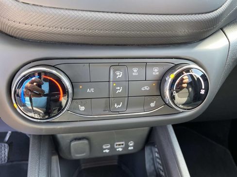 Used 2023 Chevrolet TrailBlazer LT FWD image 23