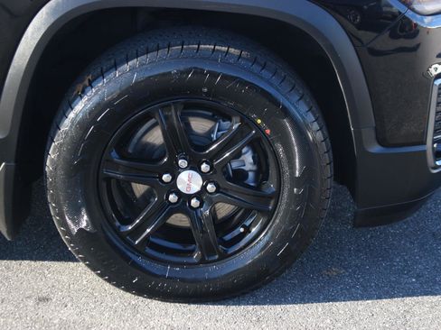 Used 2022 GMC Acadia AT4 w/ Technology Package image 40