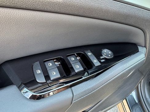 Used 2024 Kia Sportage EX FWD image 13