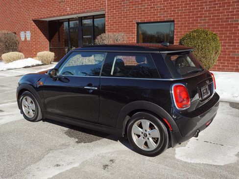 Used 2017 MINI Cooper 2-Door Hardtop image 4