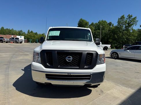 Used 2020 Nissan NV 2500 SV image 2