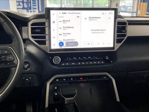 Used 2025 Toyota Tundra Limited AWD/4WD image 18