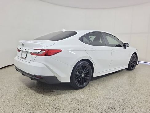 Used 2025 Toyota Camry SE FWD image 5