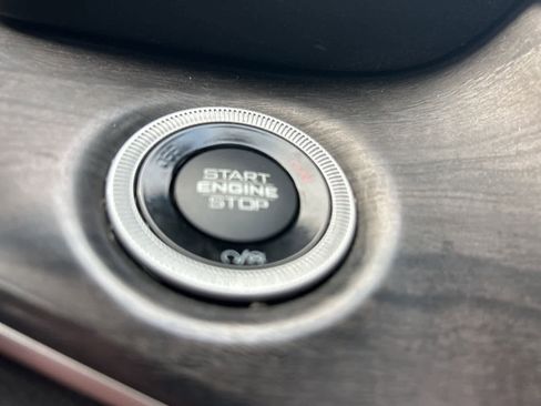 Used 2023 Jeep Grand Cherokee Limited w/ Black Appearance Package image 49