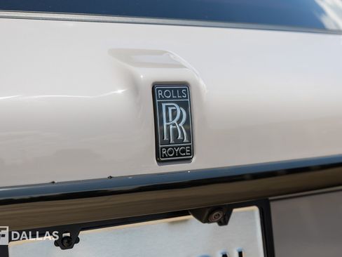 Used 2022 Rolls-Royce Cullinan Black Badge w/ Dark Exterior Package AWD/4WD image 23