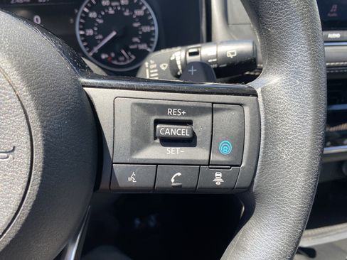 Used 2023 Nissan Rogue SV FWD image 18