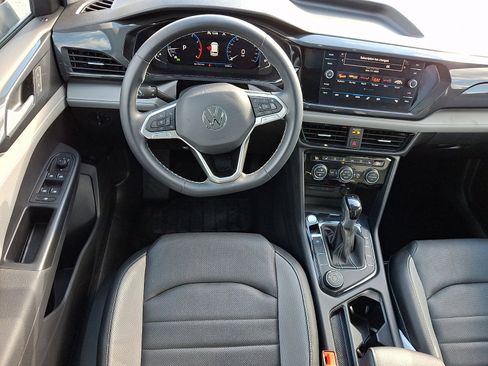 Used 2022 Volkswagen Taos SEL image 12