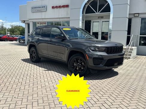 Used 2024 Jeep Grand Cherokee Altitude RWD image 2