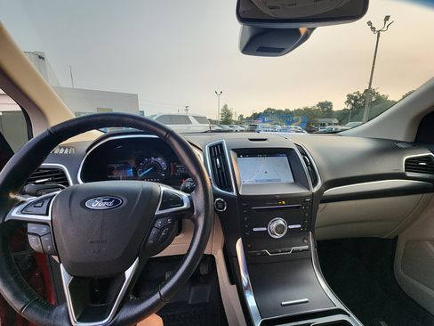 Used 2019 Ford Edge Titanium FWD image 17
