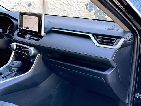 Used 2025 Toyota RAV4 XLE image 18