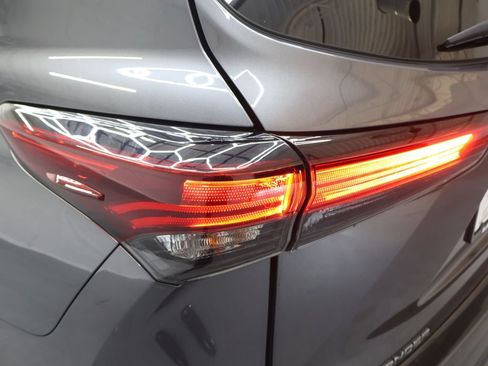 Used 2024 Toyota Highlander Limited FWD image 33