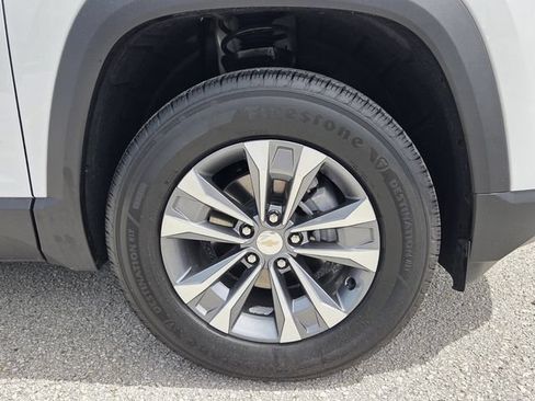 Used 2026 Chevrolet Equinox LT FWD image 9
