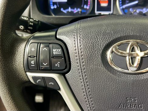 Used 2019 Toyota Highlander LE image 18