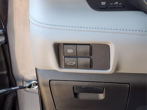 Used 2022 Toyota Highlander LE image 17