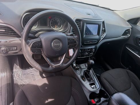 Used 2019 Jeep Cherokee Latitude w/ Popular Appearance Group AWD/4WD image 7