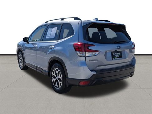 Used 2020 Subaru Forester Premium image 7