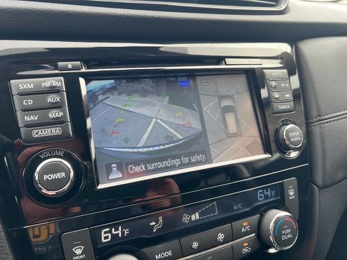 Used 2017 Nissan Rogue SL image 11