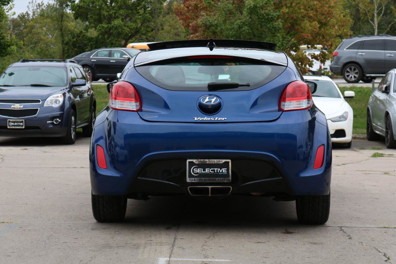 Used 2017 Hyundai Veloster Value Edition FWD image 10