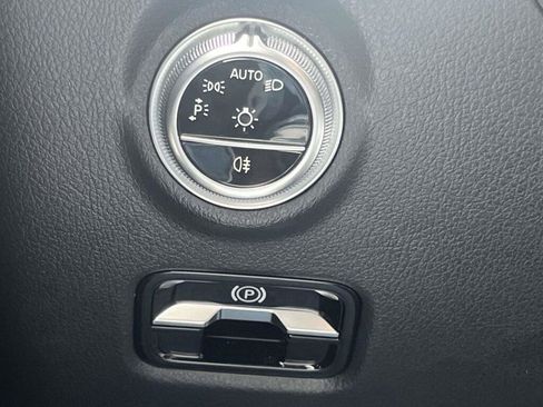 Used 2023 Mercedes-Benz C 300 4MATIC Sedan image 33