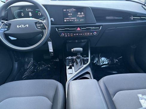 Used 2025 Kia Niro LX FWD image 12
