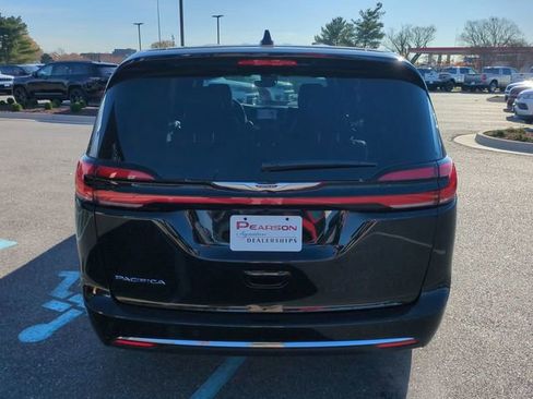 New 2026 Chrysler Pacifica Select image 5