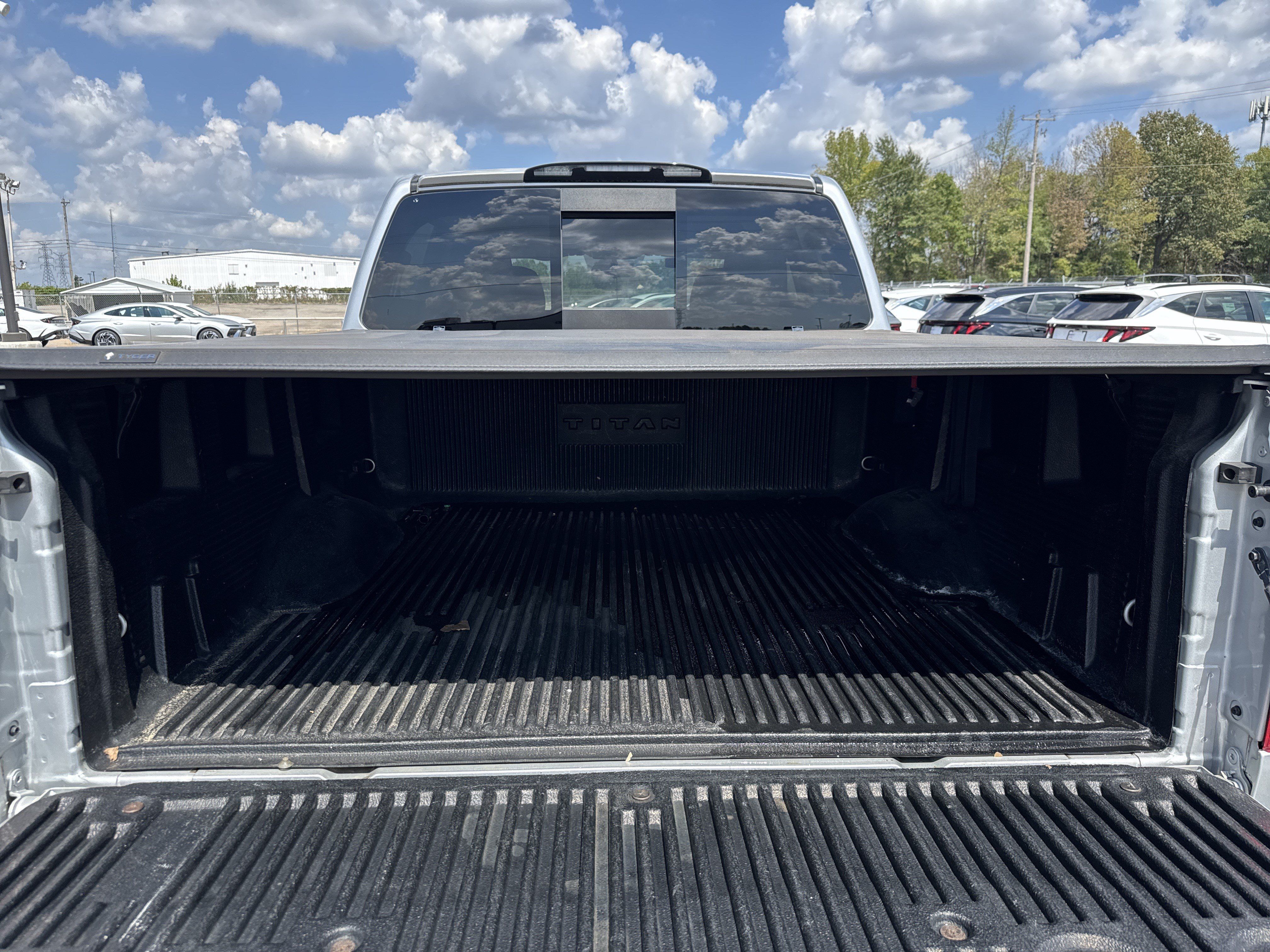 Used 2019 Nissan Titan SV RWD image 8