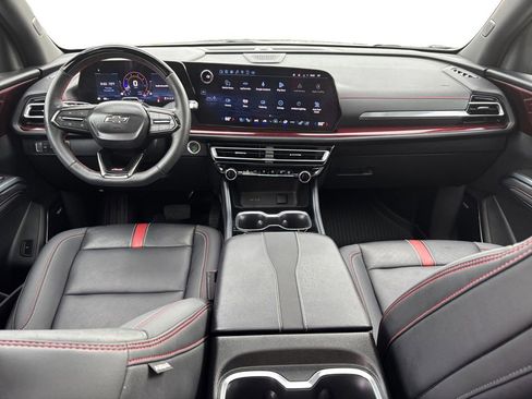 Used 2025 Chevrolet Traverse RS image 17