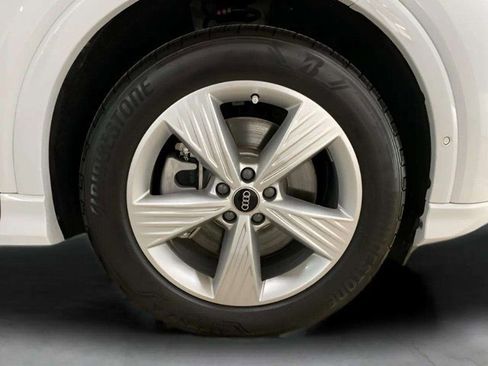 Used 2024 Audi Q4 e-tron Prestige image 31