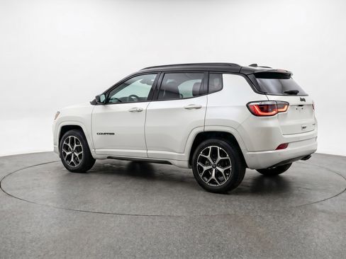 Used 2025 Jeep Compass Limited AWD/4WD image 6