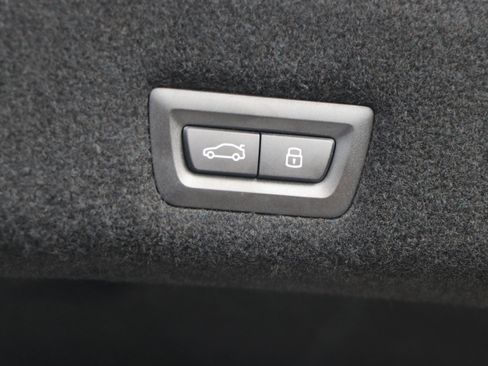 Certified 2025 BMW 740i xDrive AWD/4WD image 38