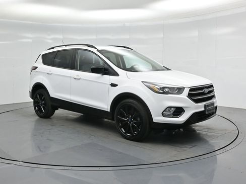 Certified 2018 Ford Escape SE w/ SE Sport Appearance Package image 23