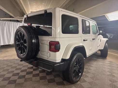 Used 2025 Jeep Wrangler Unlimited Sahara w/ Safety Group image 7