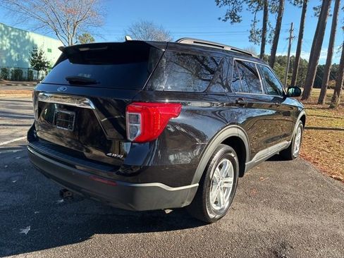 Used 2023 Ford Explorer XLT image 3
