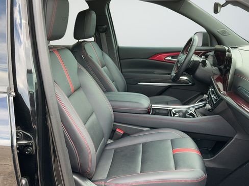 Used 2024 Chevrolet Traverse RS FWD image 22
