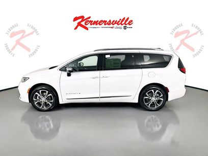 New 2026 Chrysler Pacifica Pinnacle