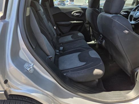 Used 2016 Jeep Cherokee Sport AWD/4WD image 18