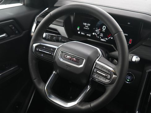 Used 2025 GMC Acadia Elevation w/ Elevation Premium Package image 16