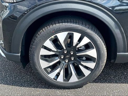 New 2027 Ford Explorer Platinum w/ LUX Leather Package AWD/4WD image 12