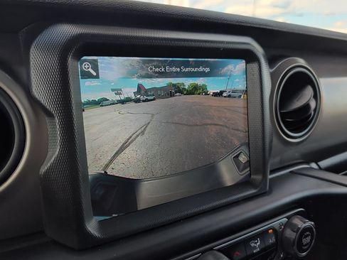 Used 2021 Jeep Gladiator Sport AWD/4WD image 15