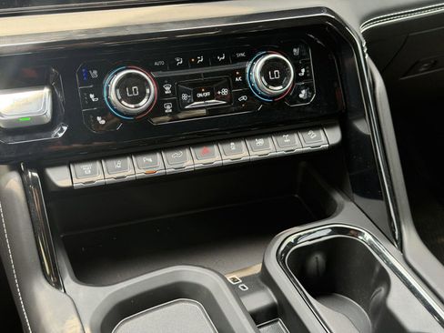 Used 2025 GMC Sierra 2500 AT4X AWD/4WD image 11